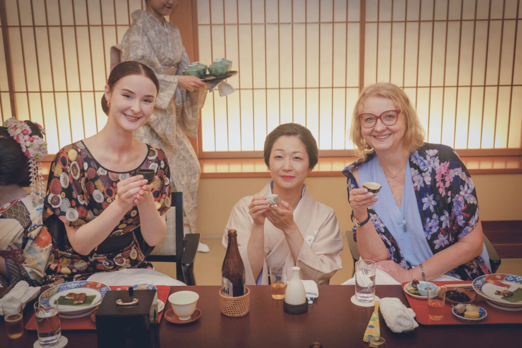 Kaiseki dining with geisha performance in Asakusa