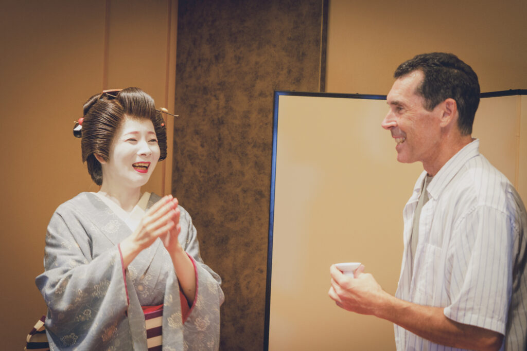 Geisha pouring sake during ozashiki