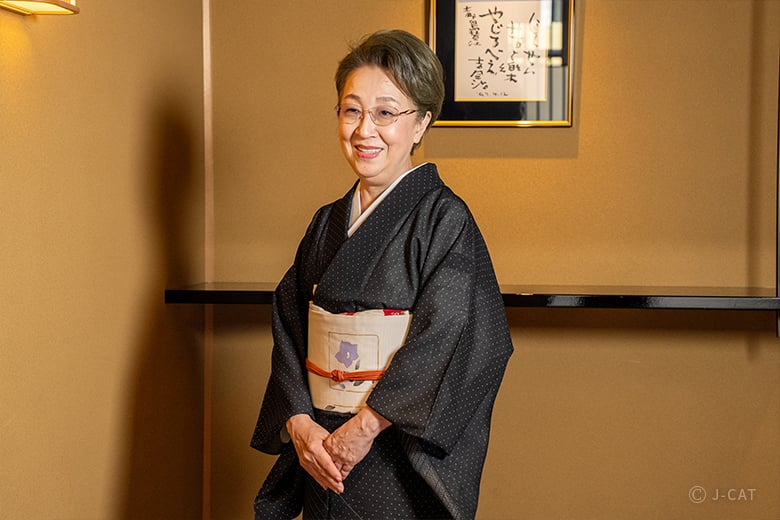 Okami Chikage biographical portrait, master-instructor of the Hanayagi school