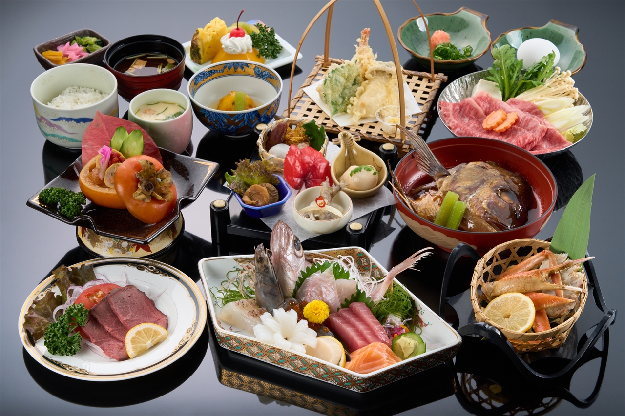 Tokyo food experience featuring sushi, ramen, and traditional Japanese dining