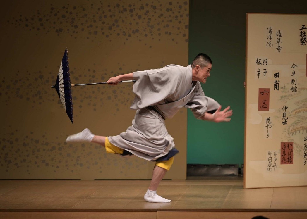 Taikomochi (hokan) performing traditional comedy and dance at an ozashiki in Asakusa
