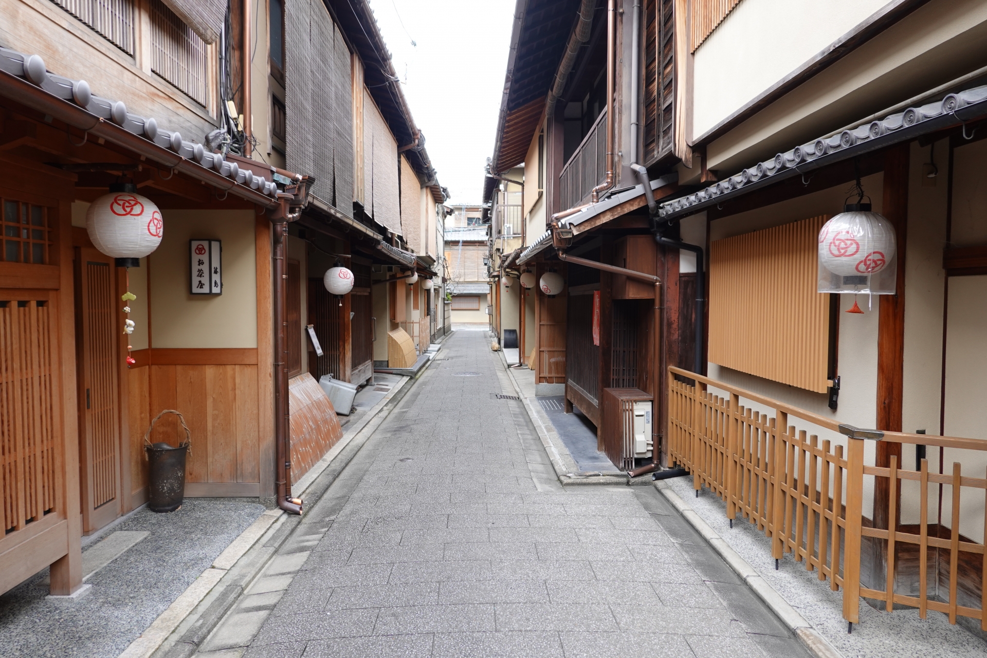 Traditional Kyoto ryotei facade — contrasting with Tokyo's Asakusa dining culture