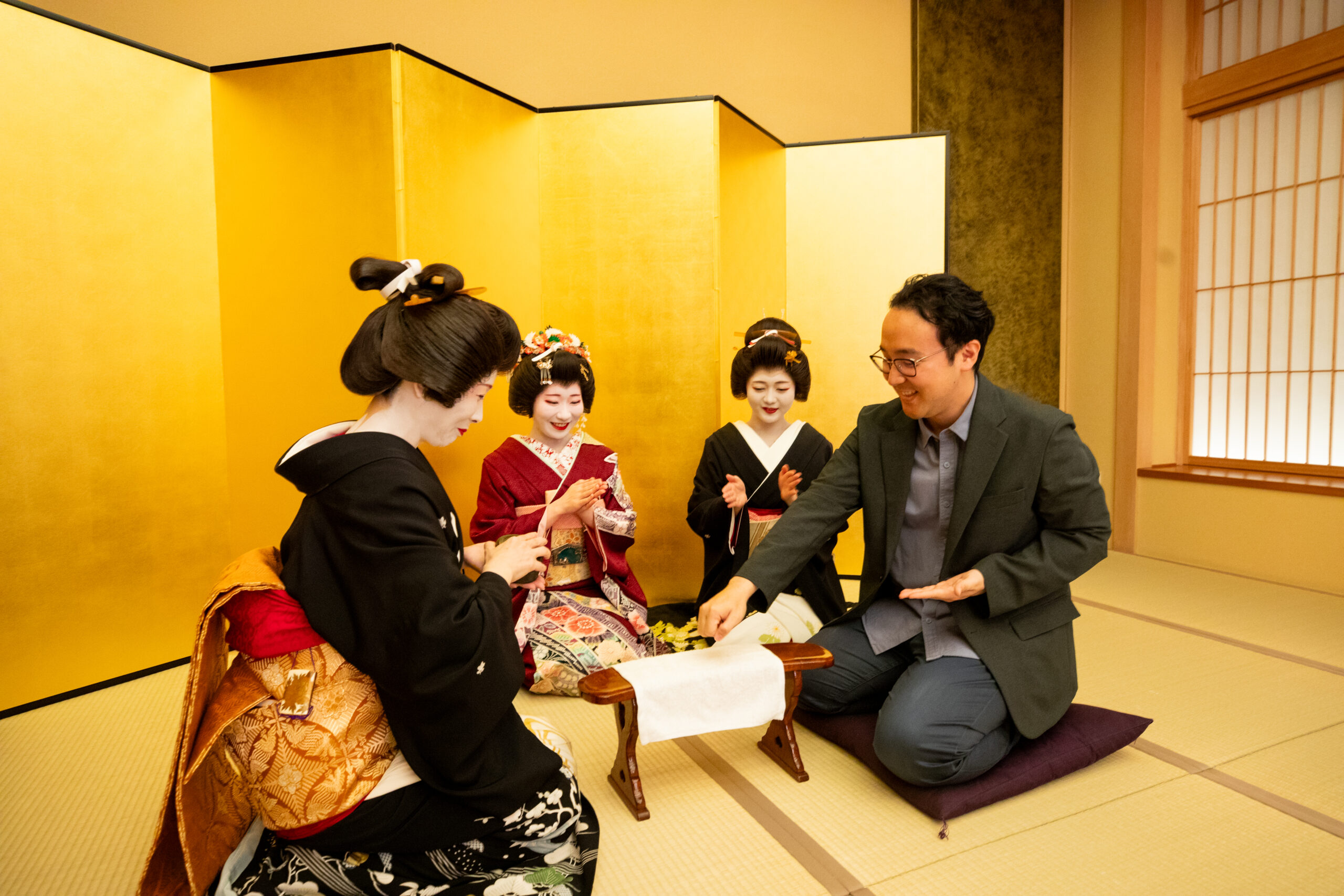 Seasonal kaiseki dinner with geisha over a three-hour private evening at Miyakodori