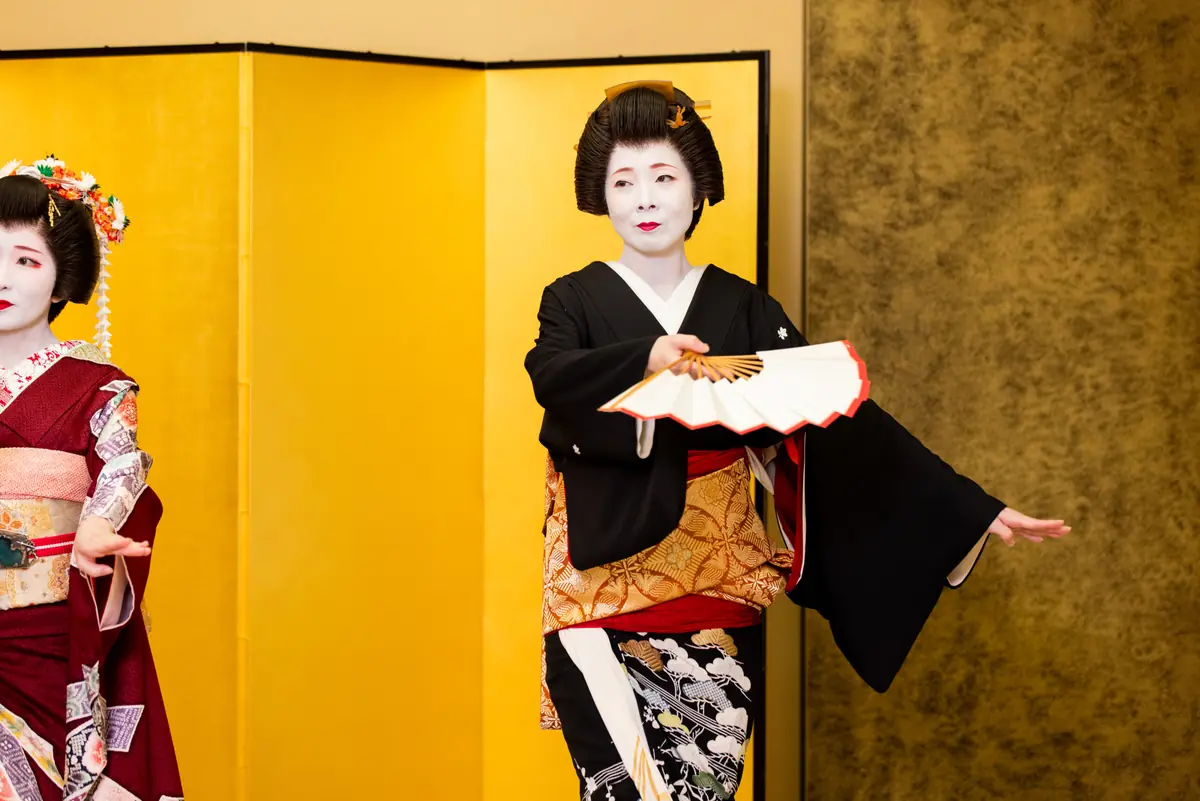 Asakusa geisha performing traditional Japanese dance at Miyakodori