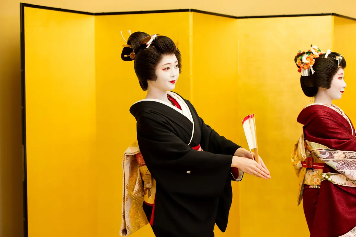 Geisha performing traditional dance during an ozashiki banquet at Asakusa Miyakodori