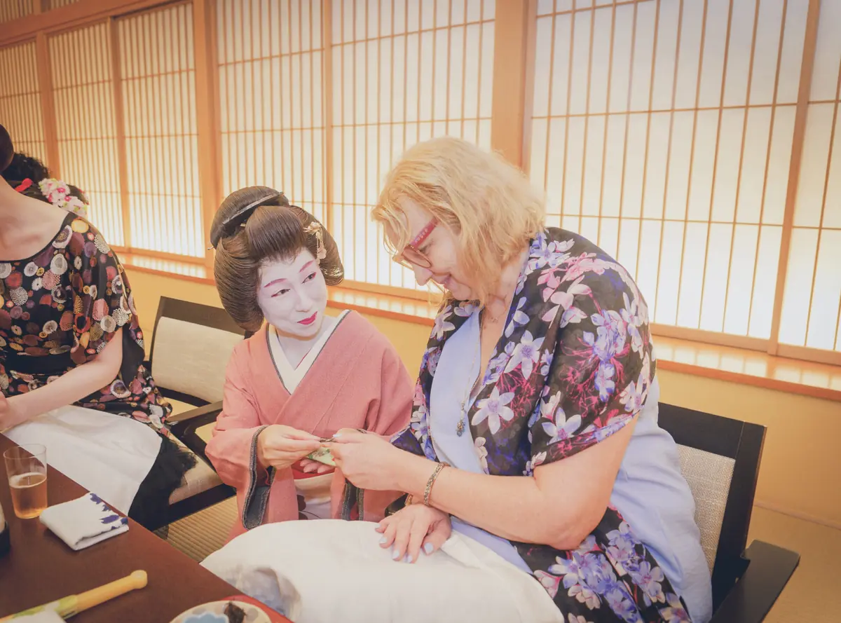 Asakusa geisha pouring sake for a guest at Miyakodori