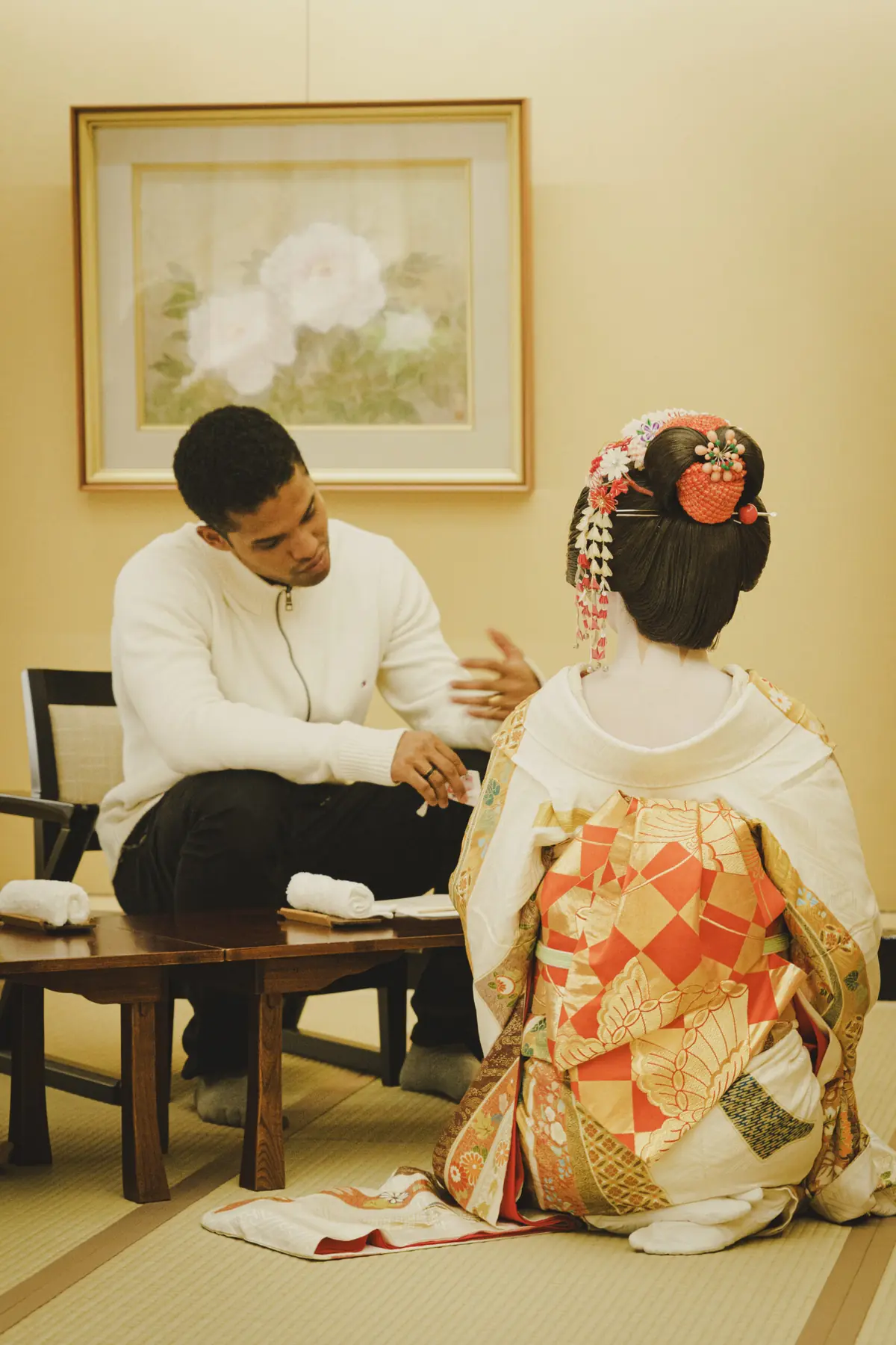 Brief private evening with two geisha, music and a tatami game at Miyakodori