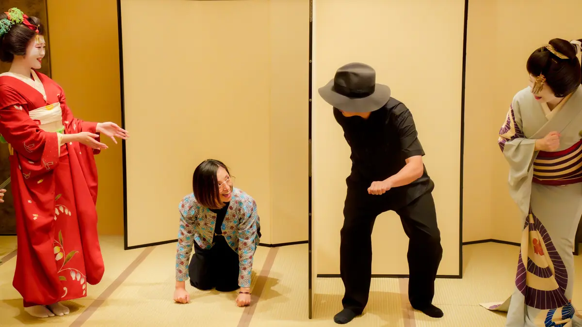 Playing Tora Tora full-body game with geisha at Miyakodori