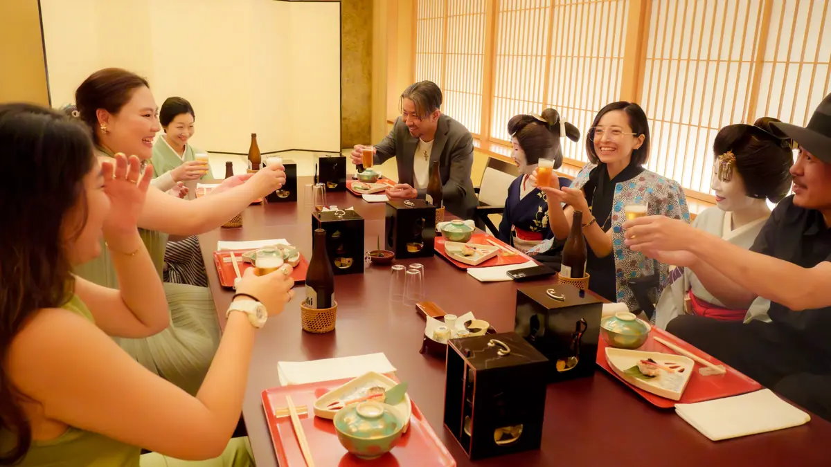 International guests enjoying a private ozashiki geisha banquet at Miyakodori in Asakusa