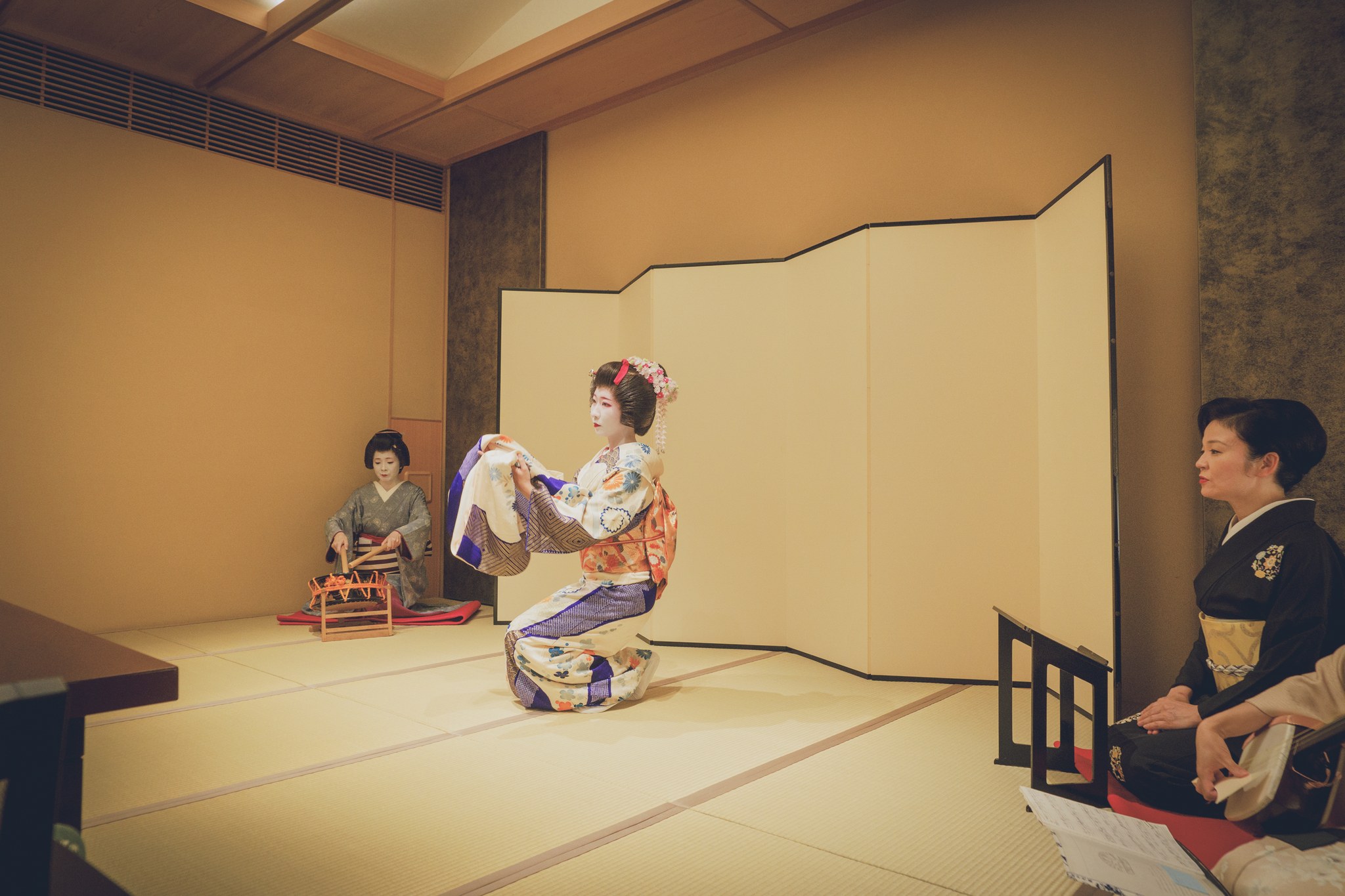 Three Asakusa geisha performing a traditional dance with live shamisen music at a Miyakodori ozashiki