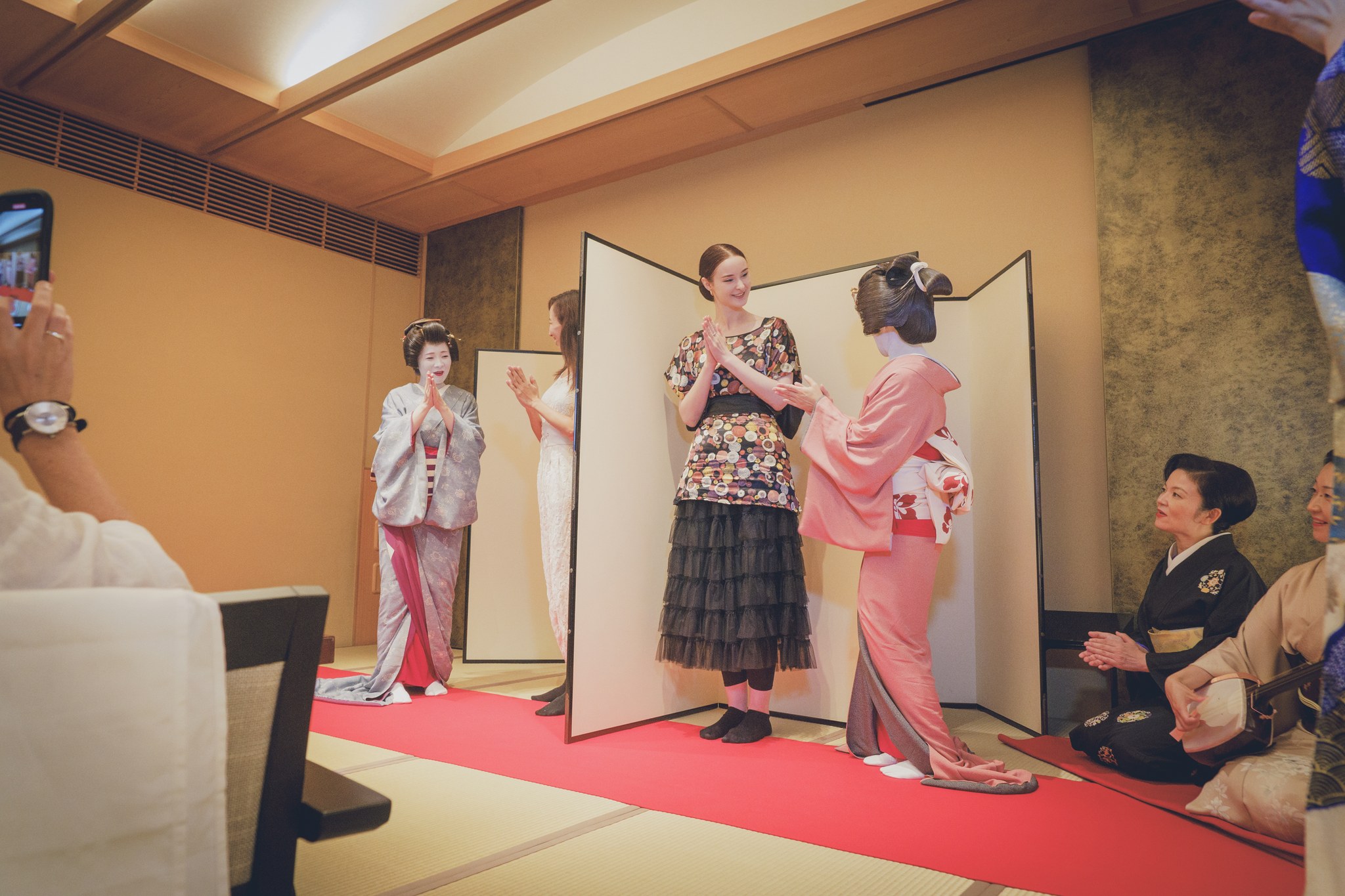 Geisha and an international guest playing the ozashiki game Tora Tora