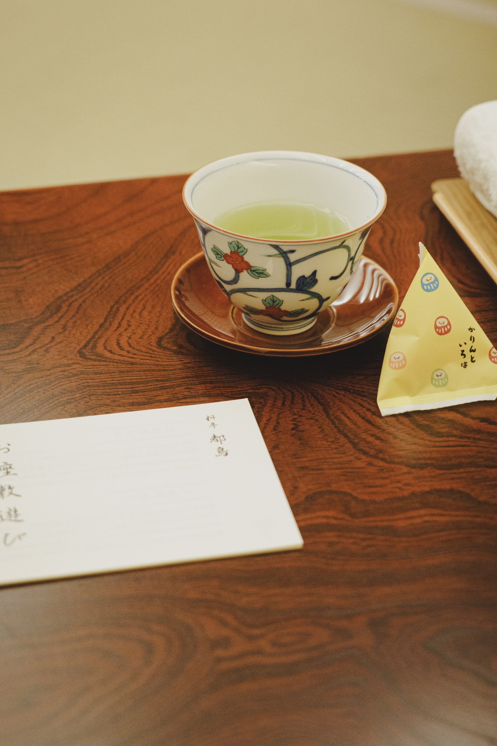 Lacquerware, tea bowls, and seasonal Japanese sweets arranged on a table at Miyakodori — the refined setting that surrounds an ozashiki performance