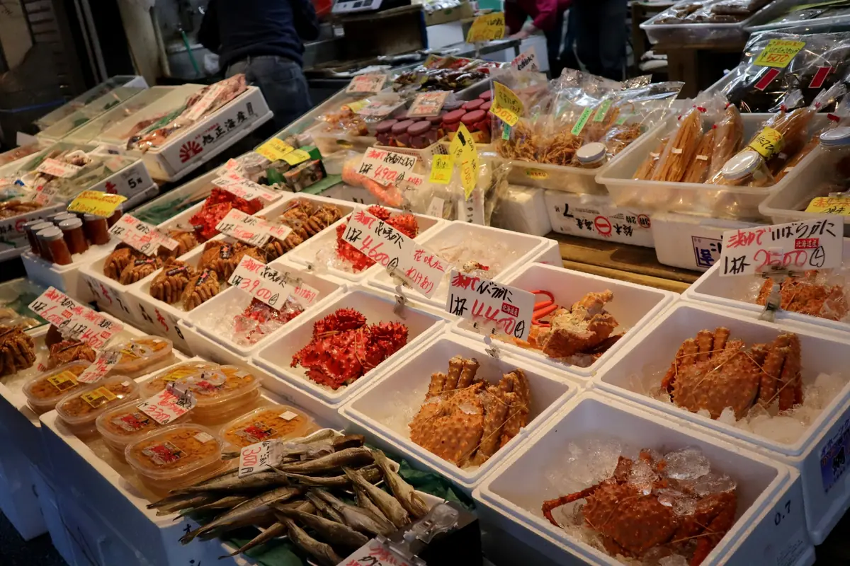 Tsukiji Outer Market Tokyo — fresh seafood and morning activity