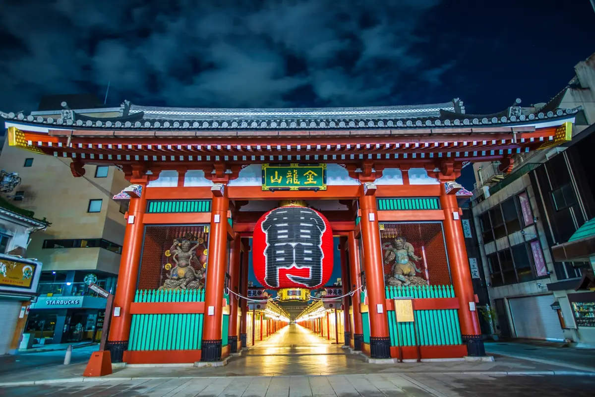Kaminarimon gate illuminated at night in Asakusa