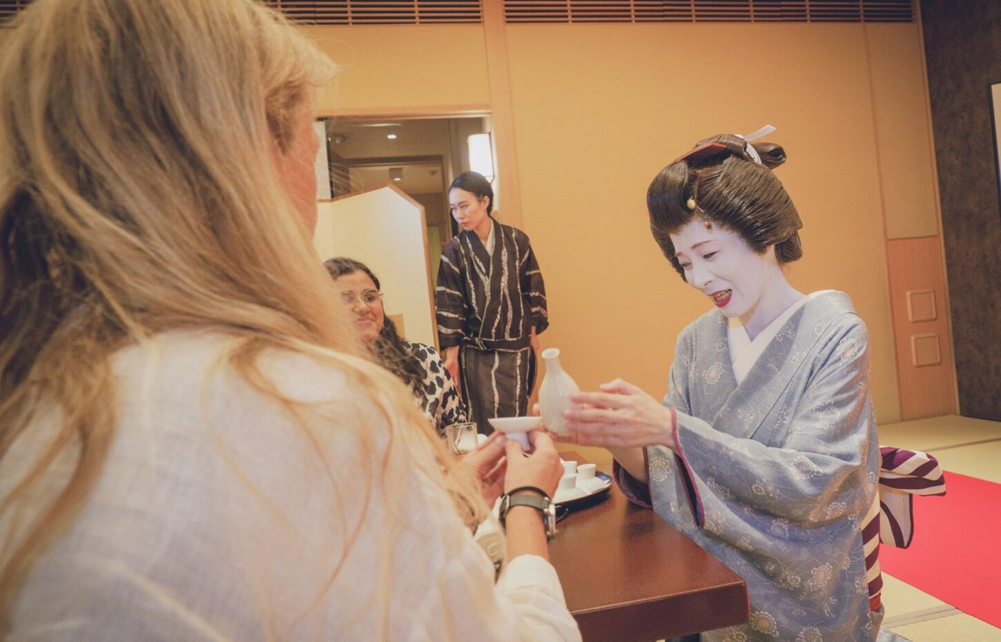 ozashiki-asobi-hero-first-cup - Authentic Geisha Experiences | Miyakodori