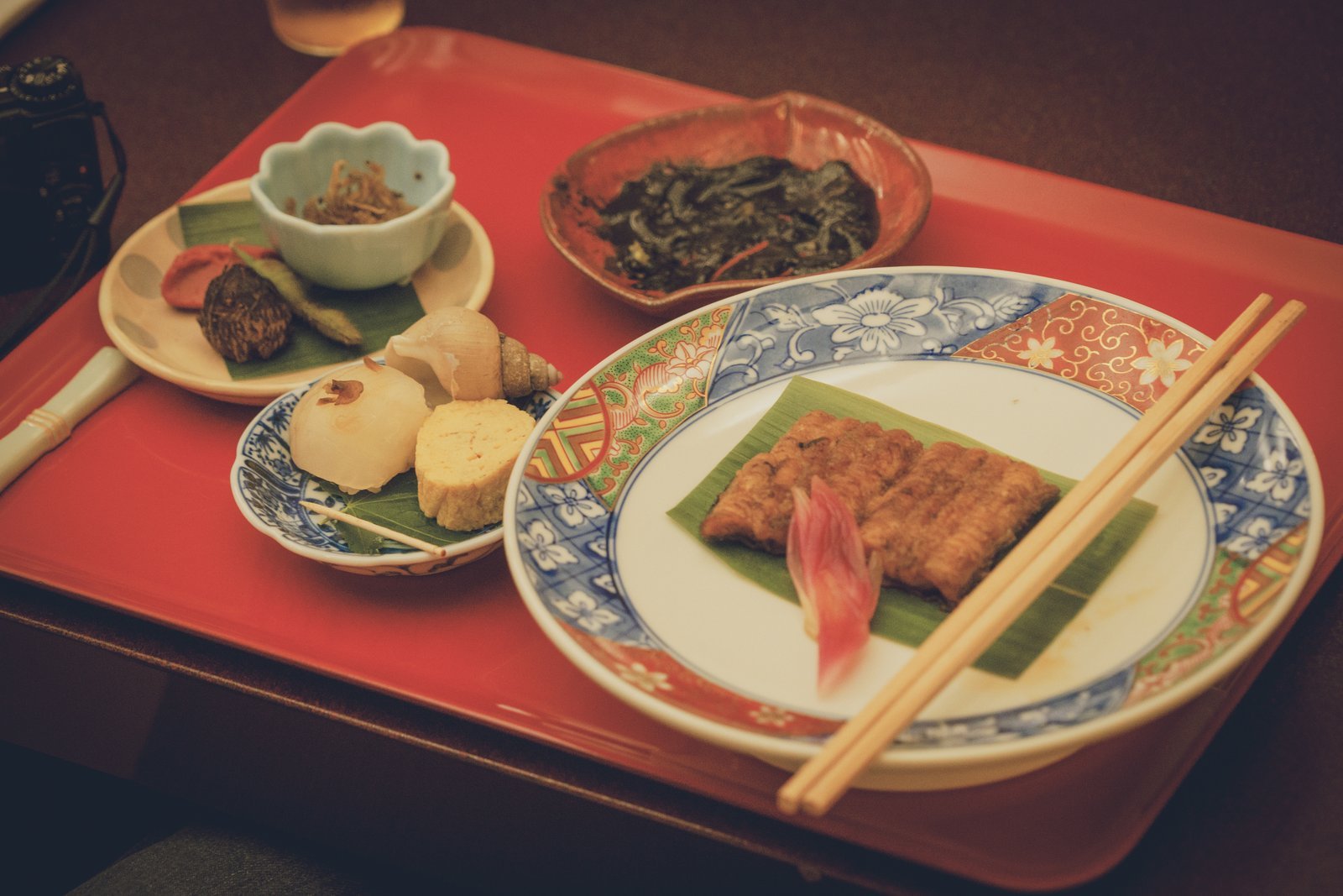 A kaiseki course served in the private tatami room during the three-hour evening plan at Miyakodori