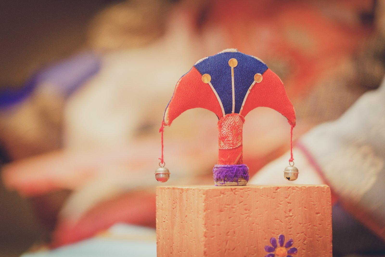 Close-up of the bell-fitted, butterfly-shaped cho perched on the makura stand used in tosenkyo at Miyakodori
