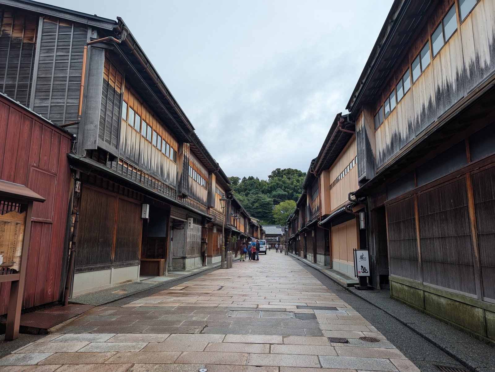A stone-paved street of latticed wooden houses in Kanazawa's Higashi Chaya district