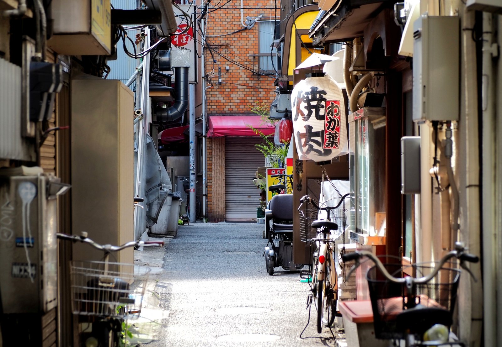 A narrow back lane in old Asakusa in the daytime