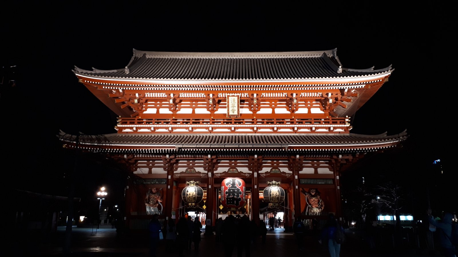 Hozomon Gate at Senso-ji lit up at night